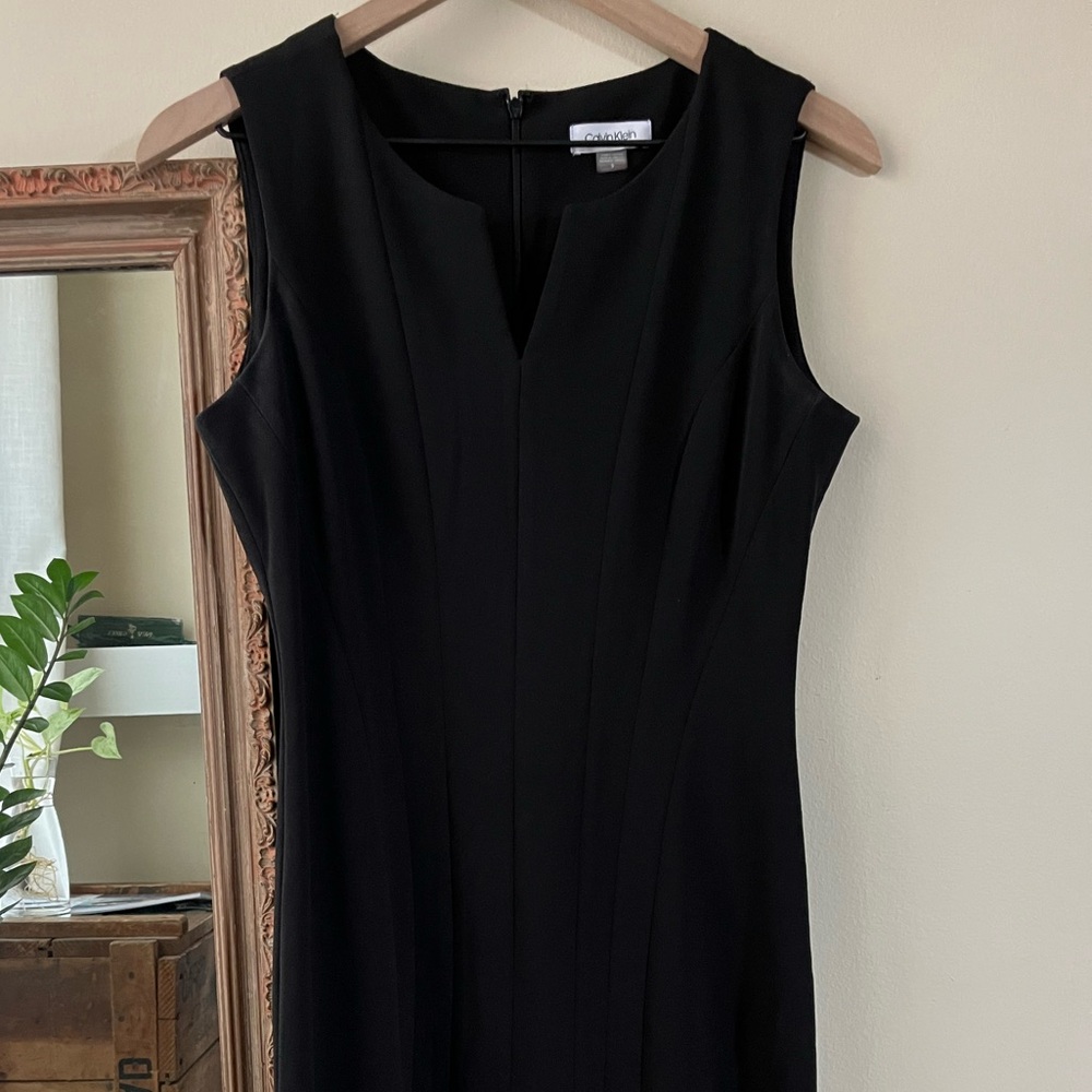 Calvin Klein Notched Neck Sheath Dress | Size 6